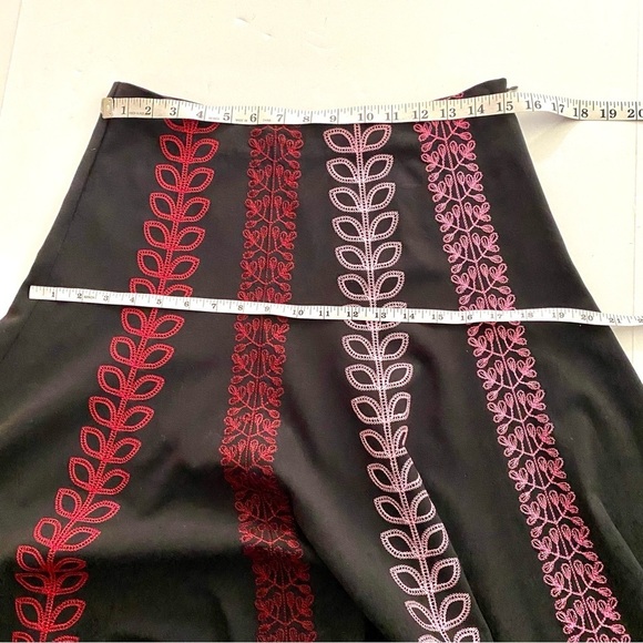 Sunny Leigh Black Skirt Size 8 Boho Flared Midi Maxi Floral Embroidery A-line - Picture 9 of 10